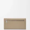 Cartera Continental Pebble en piel de becerro con textura Pebble Cartera Continental Pebble en piel de becerro con textura Pebble