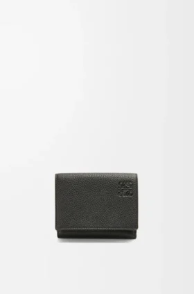 Cartera de tres pliegues en piel de becerro de grano suave