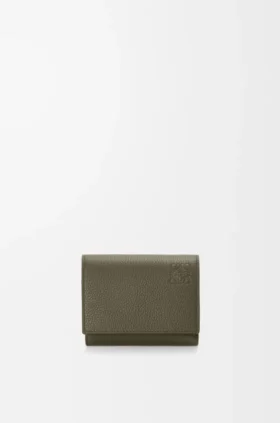 Cartera de tres pliegues en piel de becerro de grano suave
