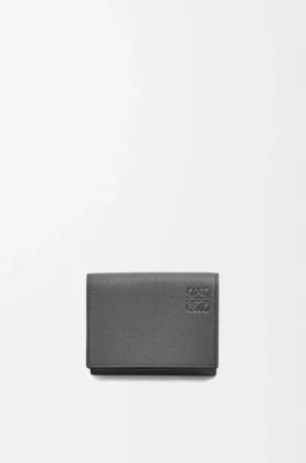 Cartera de tres pliegues en piel de becerro de grano suave