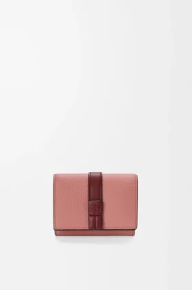 Cartera de tres pliegues en piel de becerro de grano suave