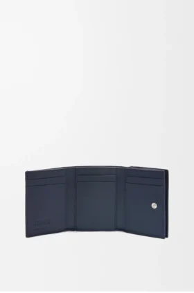 Cartera de tres pliegues en piel de becerro de grano suave