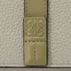 Cartera de tres pliegues en piel de becerro de grano suave Cartera de tres pliegues en piel de becerro de grano suave