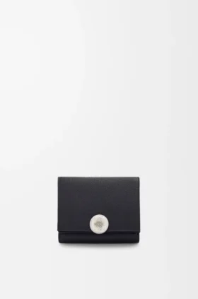 Cartera de tres pliegues «Pebble» en piel de becerro con textura «Pebble»