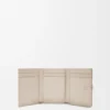 Cartera de tres pliegues «Pebble» en piel de becerro con textura «Pebble» Cartera de tres pliegues «Pebble» en piel de becerro con textura «Pebble»
