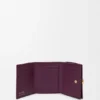 Cartera de tres pliegues «Pebble» en piel de becerro con textura «Pebble» Cartera de tres pliegues «Pebble» en piel de becerro con textura «Pebble»