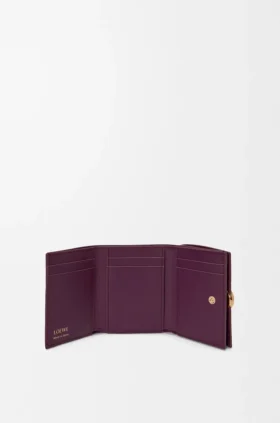 Cartera de tres pliegues «Pebble» en piel de becerro con textura «Pebble»