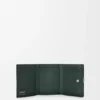 Cartera de tres pliegues «Pebble» en piel de becerro con textura «Pebble» Cartera de tres pliegues «Pebble» en piel de becerro con textura «Pebble»