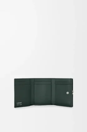 Cartera de tres pliegues «Pebble» en piel de becerro con textura «Pebble»