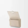 Cartera de tres pliegues «Pebble» en piel de becerro con textura «Pebble» Cartera de tres pliegues «Pebble» en piel de becerro con textura «Pebble»