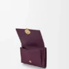 Cartera de tres pliegues «Pebble» en piel de becerro con textura «Pebble» Cartera de tres pliegues «Pebble» en piel de becerro con textura «Pebble»
