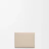 Cartera de tres pliegues «Pebble» en piel de becerro con textura «Pebble» Cartera de tres pliegues «Pebble» en piel de becerro con textura «Pebble»