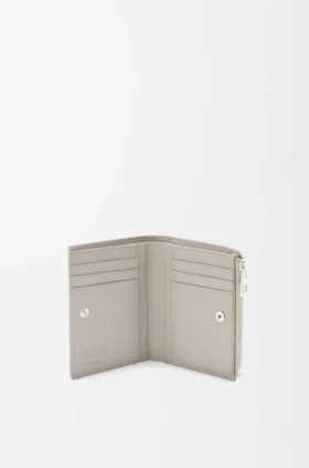 Cartera delgada y compacta en piel de becerro clásica texturizada