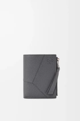 Cartera delgada y compacta Puzzle en piel de becerro granulada y flexible