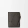 Cartera delgada y compacta Puzzle en piel de becerro granulada y flexible