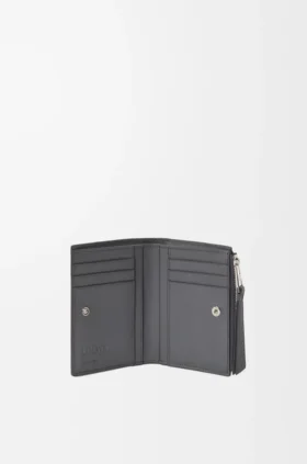 Cartera delgada y compacta Puzzle en piel de becerro granulada y flexible