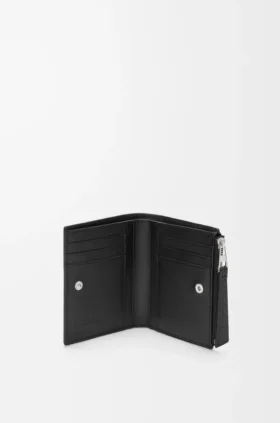 Cartera delgada y compacta Puzzle en piel de becerro granulada y flexible