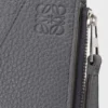 Cartera delgada y compacta Puzzle en piel de becerro granulada y flexible
