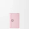 Cartera pequeña vertical «Anagram» en piel de becerro con grano de Pebble Cartera pequeña vertical «Anagram» en piel de becerro con grano de Pebble