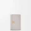 Cartera pequeña vertical «Anagram» en piel de becerro con grano de Pebble Cartera pequeña vertical «Anagram» en piel de becerro con grano de Pebble