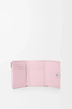 Cartera pequeña vertical «Anagram» en piel de becerro con grano de Pebble