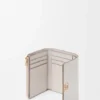Cartera pequeña vertical «Anagram» en piel de becerro con grano de Pebble Cartera pequeña vertical «Anagram» en piel de becerro con grano de Pebble