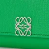 Cartera pequeña vertical «Anagram» en piel de becerro con grano de Pebble Cartera pequeña vertical «Anagram» en piel de becerro con grano de Pebble