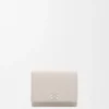 Cartera triple «Anagram» en piel de becerro con grano de Pebble Cartera triple «Anagram» en piel de becerro con grano de Pebble