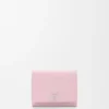 Cartera triple «Anagram» en piel de becerro con grano de Pebble Cartera triple «Anagram» en piel de becerro con grano de Pebble