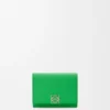 Cartera triple «Anagram» en piel de becerro con grano de Pebble Cartera triple «Anagram» en piel de becerro con grano de Pebble