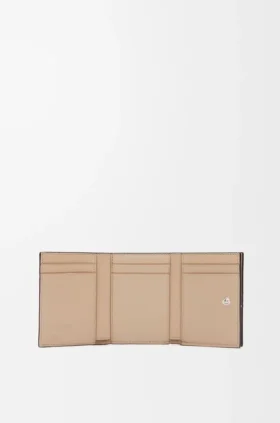Cartera triple «Anagram» en piel de becerro con grano de Pebble