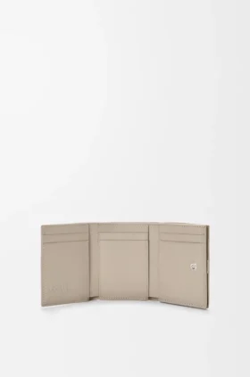 Cartera triple «Anagram» en piel de becerro con grano de Pebble