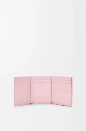 Cartera triple «Anagram» en piel de becerro con grano de Pebble