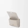 Cartera triple «Anagram» en piel de becerro con grano de Pebble Cartera triple «Anagram» en piel de becerro con grano de Pebble