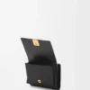 Cartera triple «Anagram» en piel de becerro con grano de Pebble Cartera triple «Anagram» en piel de becerro con grano de Pebble