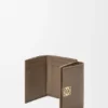 Cartera triple «Anagram» en piel de becerro con grano de Pebble Cartera triple «Anagram» en piel de becerro con grano de Pebble