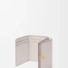 Cartera triple «Anagram» en piel de becerro con grano de Pebble Cartera triple «Anagram» en piel de becerro con grano de Pebble