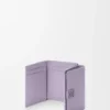Cartera triple «Anagram» en piel de becerro con grano de Pebble Cartera triple «Anagram» en piel de becerro con grano de Pebble