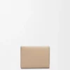 Cartera triple «Anagram» en piel de becerro con grano de Pebble Cartera triple «Anagram» en piel de becerro con grano de Pebble