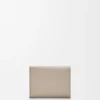 Cartera triple «Anagram» en piel de becerro con grano de Pebble Cartera triple «Anagram» en piel de becerro con grano de Pebble
