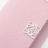 Cartera triple «Anagram» en piel de becerro con grano de Pebble Cartera triple «Anagram» en piel de becerro con grano de Pebble