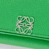 Cartera triple «Anagram» en piel de becerro con grano de Pebble Cartera triple «Anagram» en piel de becerro con grano de Pebble