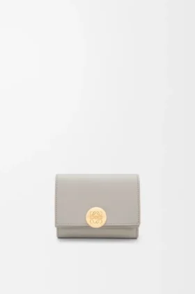 Cartera triple «Pebble» en piel de becerro napa brillante