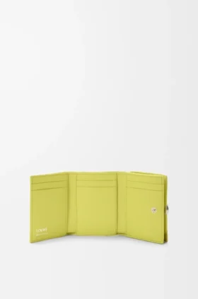 Cartera triple «Pebble» en piel de becerro napa brillante