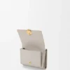 Cartera triple «Pebble» en piel de becerro napa brillante Cartera triple «Pebble» en piel de becerro napa brillante
