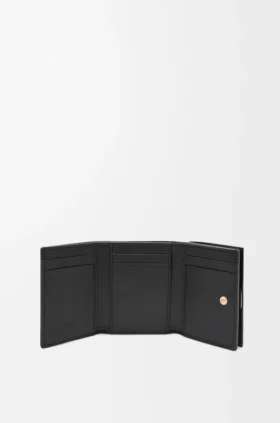 Cartera triple Puffer Anagram en piel de becerro napa brillante Cartera triple Puffer Anagram en piel de becerro napa brillante