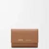 Cartera vertical pequeña en piel de becerro lisa y granulada Cartera vertical pequeña en piel de becerro lisa y granulada