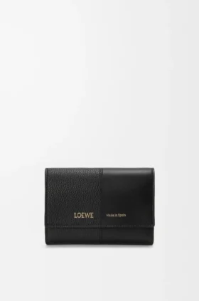 Cartera vertical pequeña en piel de becerro lisa y granulada