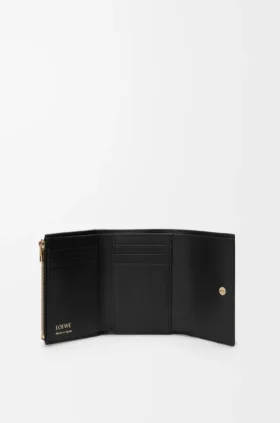 Cartera vertical pequeña en piel de becerro lisa y granulada