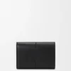 Cartera vertical pequeña en piel de becerro lisa y granulada Cartera vertical pequeña en piel de becerro lisa y granulada